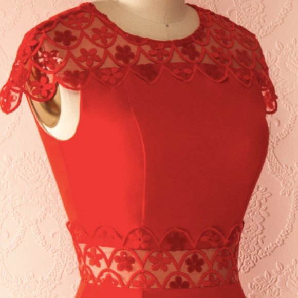 Elegant Scalloped Red Dress - Picture 5 of 12